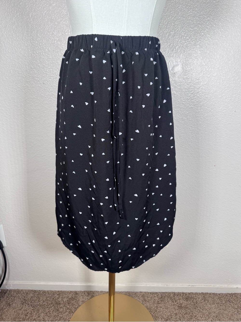 SHEIN Black Midi Skirt with White Heart Print